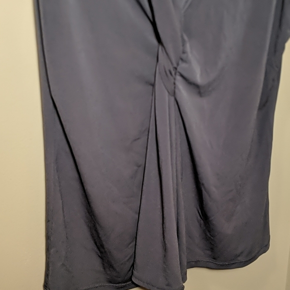 Dressy tank top with neck and bust detail - Picture 3 of 4